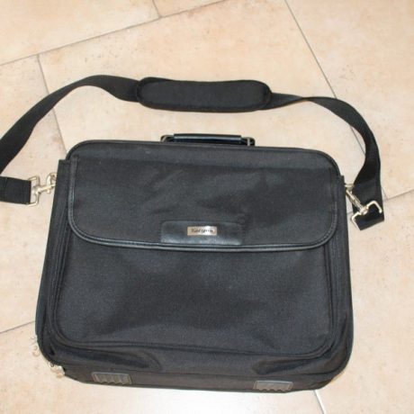 CK13221N Targus Laptop Bag 40cm Wide 33cm High 12 euros