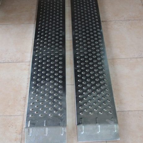 CK18015N Two Matching Carpoint Ramps 160cm Long 22cm Wide The Ramp Can Carry A Weight Of 200kg 120 euros