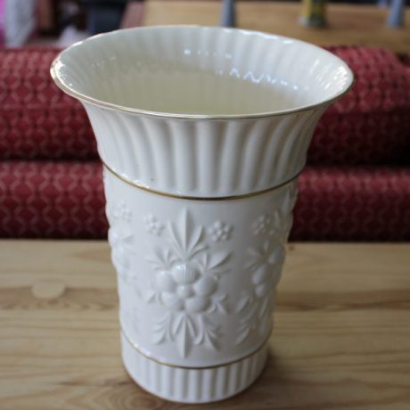 CK07094N Fine Bone China Vase Made In England By Aynsley 23cm High 17cm Diameter 16 euros